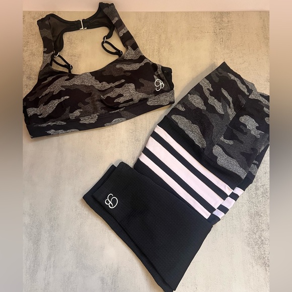 Black cameo bombshell small scrunch bum - Picture 3 of 7